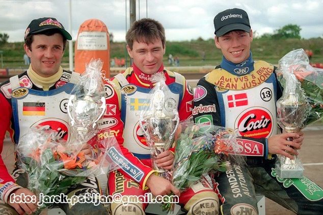 Jimmy Nilsen w środku