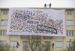 Protest Greenpeace'u trwa. Spędzili noc na dachu i ponownie wywiesili baner