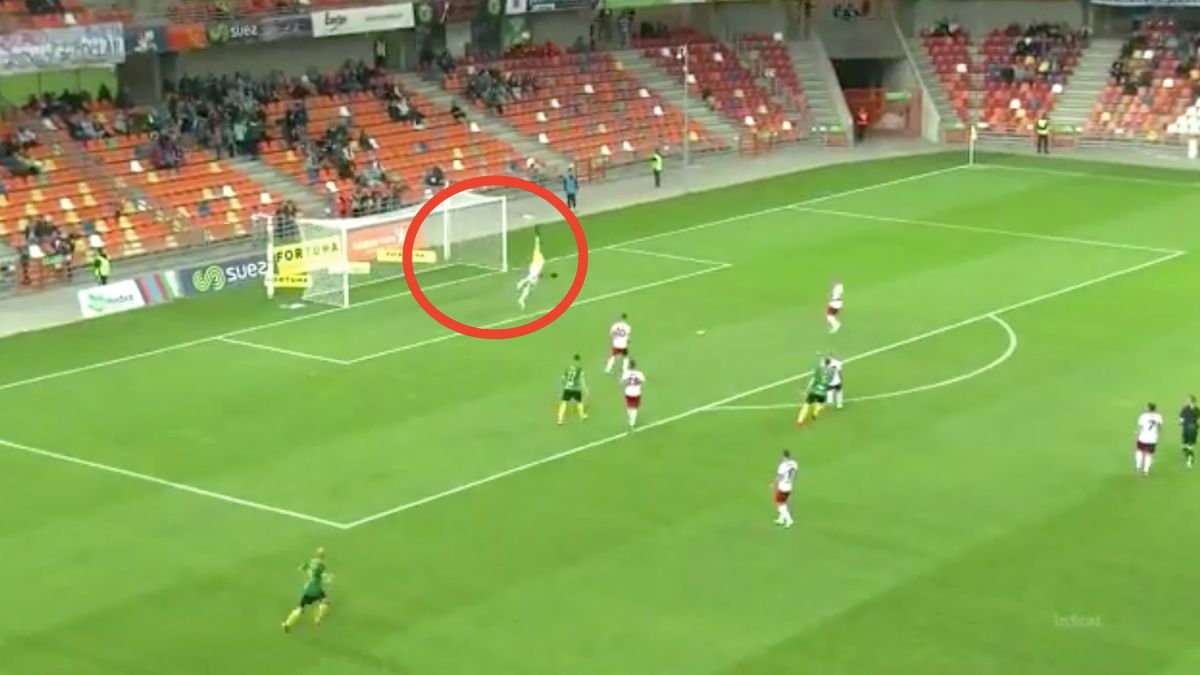 Twitter / Tak Michał Bojdys zakończył swój rajd przez całe boisko.