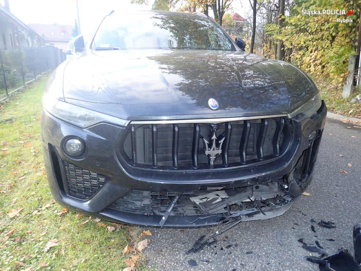 Nietrzeźwy i bez uprawnień zderzył  się z maserati.