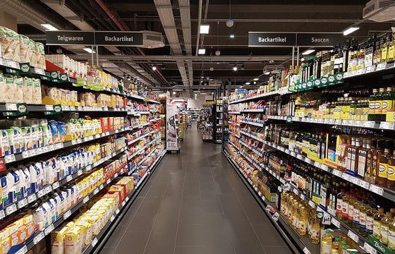 Polacy nadrabiają niedzielny zakaz handlu w soboty. Zyskują na tym dyskonty