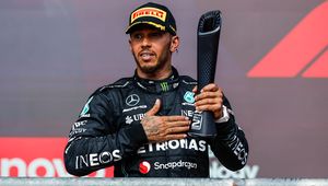 Mercedes chciał wyrzucić Hamiltona? "Cudowne dziecko" czeka na miejsce w F1