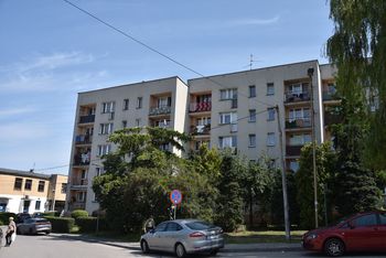 Miechów: Chcą montować dla seniorów krzesełka na klatkach schodowych