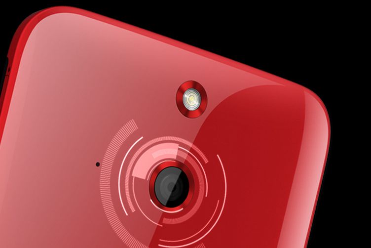 Czy plastikowy flagowiec HTC One M8 Ace popsuje dobry wizerunek marki?