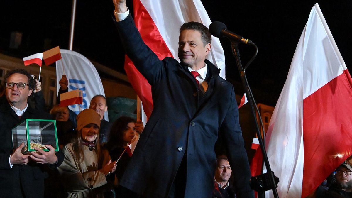 Rafa� Trzaskowski
Tarnobrzeg, 18.05.2025. Wybory prezydenta RP - I tura. Kandydat KO w wyborach prezydenta RP, prezydent Warszawy Rafa� Trzaskowski przemawia podczas akcji Przybij 5-tk� z Trzaskiem, 18 bm. w Tarnobrzegu. Zako�czy�o si� g�osowanie w I turze wybor�w prezydenta RP. (aldg) PAP/Piotr Polak
Piotr Polak
akcja, I tura, kampania, kandydaci, kandydat na Prezydenta RP, KO, KO PO Koalicja obywatelska platforma, Koalicja Obywatelska, objazd kraju, pierwsza, Platforma Obywatelska, PO, PO-KO, polityk, polityka, wizyta krajowa, wyborcza, wybory, wybory prezydenckie, Wybory Prezydenta RP 2025, wyniki wybor�w