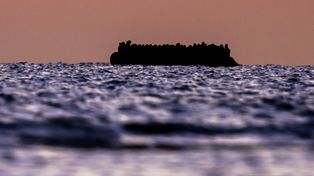 Łódź z migrantami zatonęła w drodze do Włoch. Trwają poszukiwania
