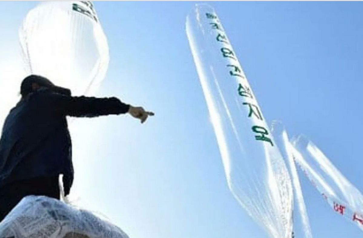 South Korean activists counter North's faecal attack with K-pop balloons