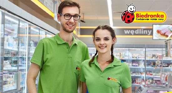 Biedronka reklamami szuka nowych pracowników, oferuje do 3 tys. zł brutto
