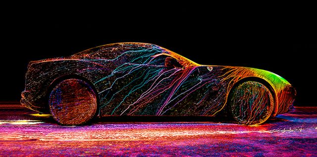 Ferrari California T w niecodziennej sesji z farbami UV w tunelu aerodynamicznym 1