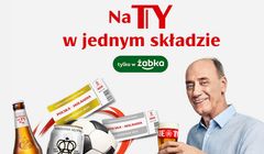 Dariusz Szpakowski i Krzysztof Hołowczyc razem reklamują piwo Tyskie w Żabce