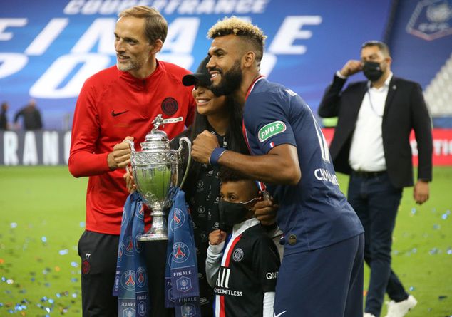 Na zdjęciu: Thomas Tuchel i Eric Choupo-Moting z Pucharem Francji