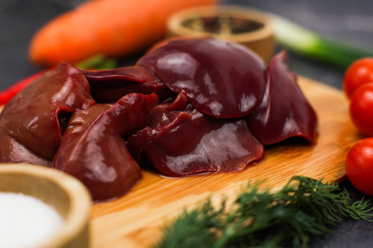 Tego nie dodawaj podczas smażenia wątróbki. Wyjdzie twarda