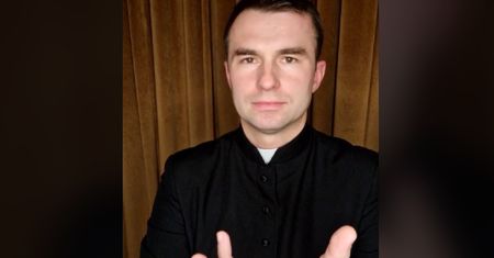 Ksiądz "przejrzał" ministrantów. Mówi, co robią chłopcy, gdy zbliża się kolęda