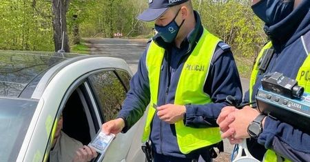 Katowice. Niemoralna propozycja. Policjant usłyszał "bądź pan człowiekiem"...