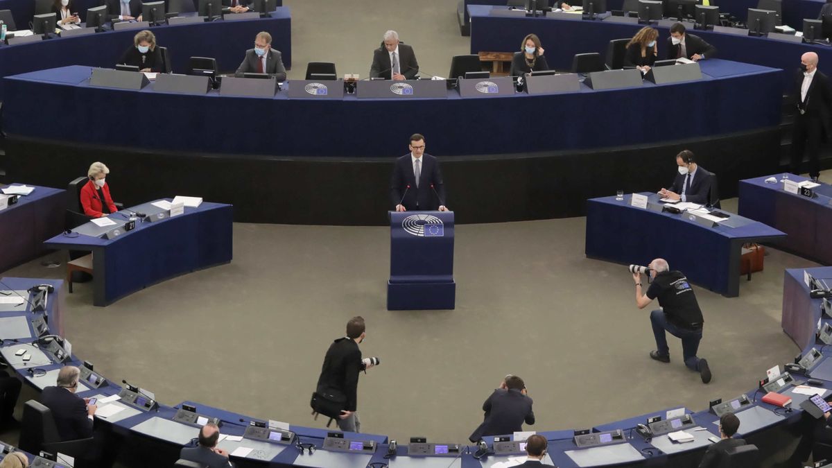 Premier Mateusz Morawiecki bierze udział w debacie Parlamentu Europejskiego zainicjowanej po wyroku polskiego Trybunału Konstytucyjnego