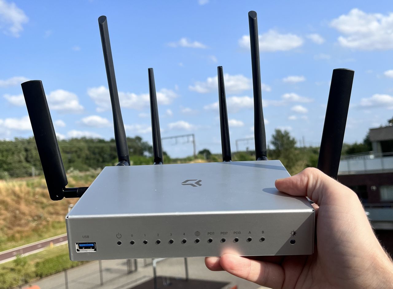 Turris Omnia Wi-Fi 6 — router o nieskończonych możliwościach