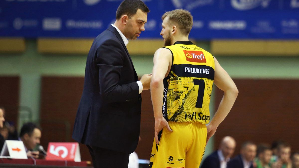 Zdjęcie okładkowe artykułu: Materiały prasowe / Andrzej Romański / Energa Basket Liga / Na zdjęciu: Stefański i Paliukenas