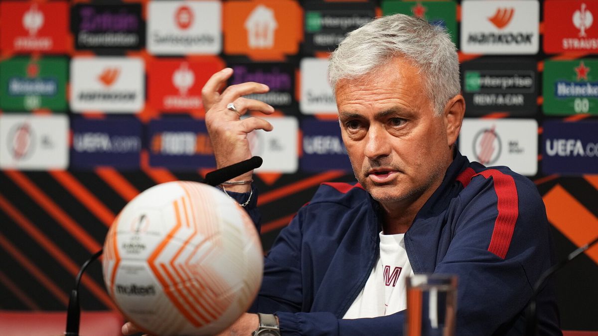 PAP/EPA / UEFA HANDOUT / Na zdjęciu: Jose Mourinho podczas konferencji prasowej