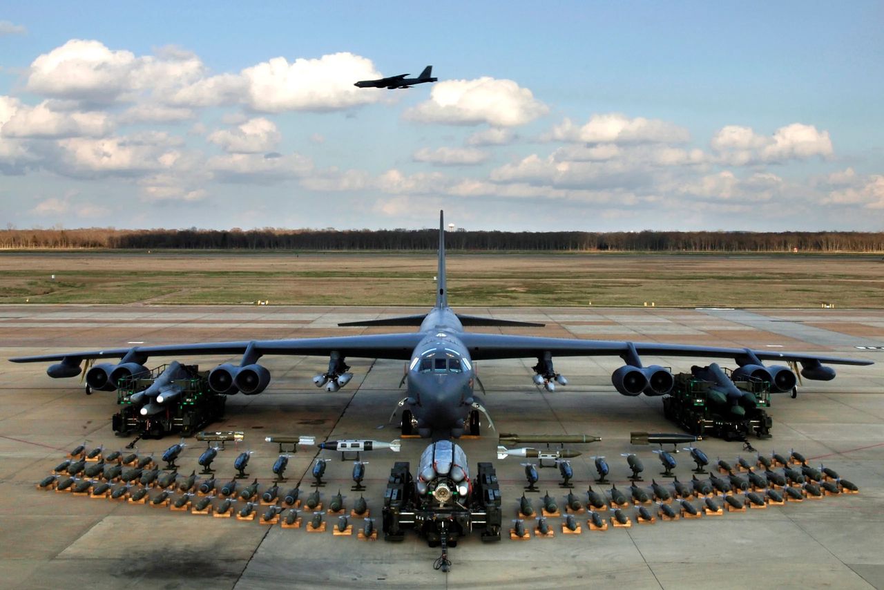 B-52H i przenoszony przez niego arsenał