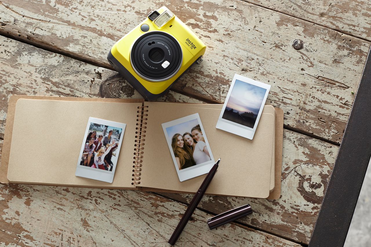 Fujifilm instax mini 70 - mały i stylowy aparat do fotografii natychmiastowej