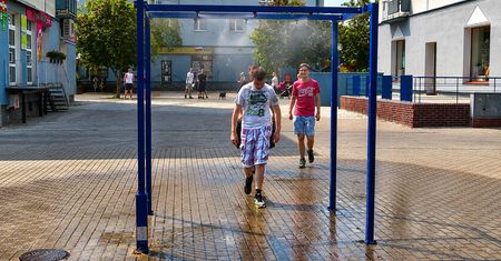 Upał w Pile? Oto gdzie znajdziesz ochłodę - kurtyny wodne i zdroje pitne czekają na mieszkańców
