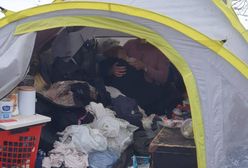 Mieszkała w namiocie z 2-letnią córką. Chore i wyziębione dziecko trafiło do szpitala