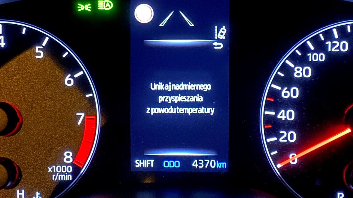 Przegrzanie sinika lub skrzyni biegów może być komunikowane nie tylko wskaźnikiem czy kontrolką, ale nawet takim ostrzeżeniem na ekranie komputera