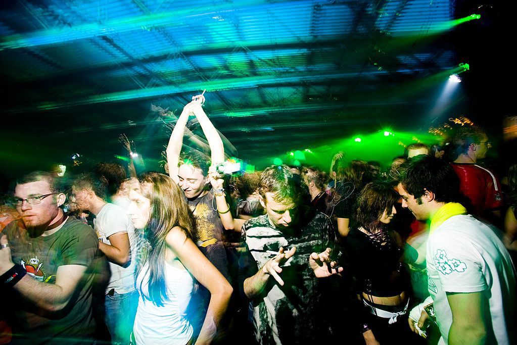 DJ Bella Stella poszła na imprezę na 70 osób. Wróciła z koronawirusem