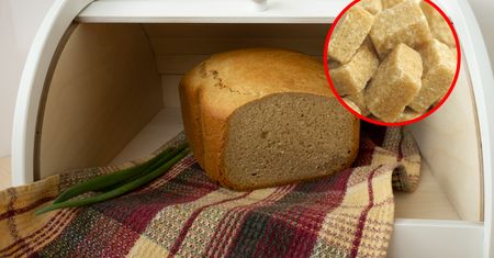 Włóż do chlebaka. Pieczywo dłużej będzie świeże
