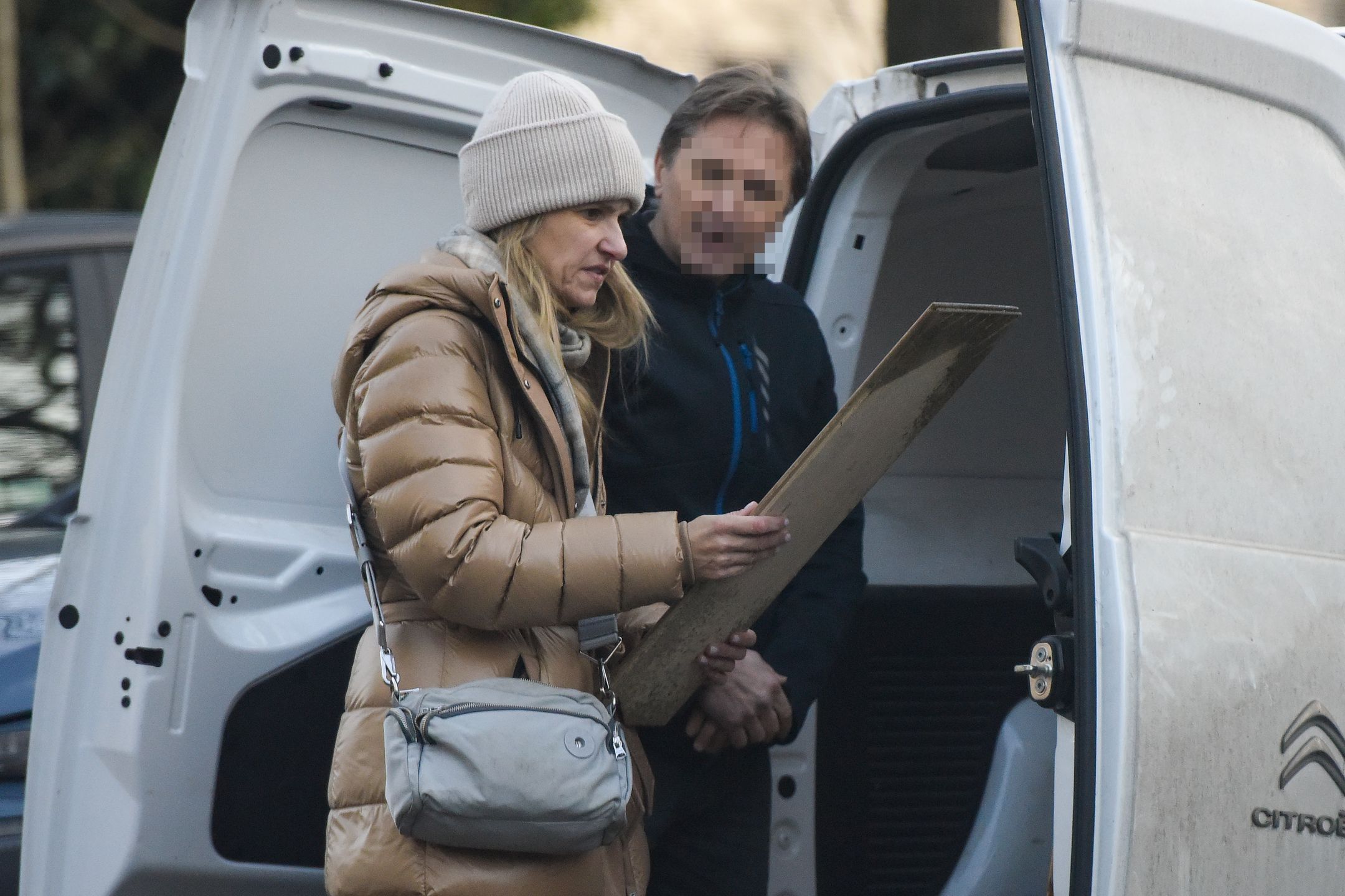 Joanna Koroniewska załatwia sprawunki w centrum Warszawy