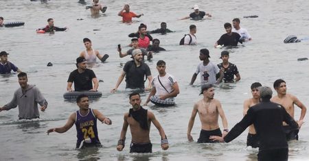 Zwrot akcji w Ceucie. Tysiące migrantów same wracają