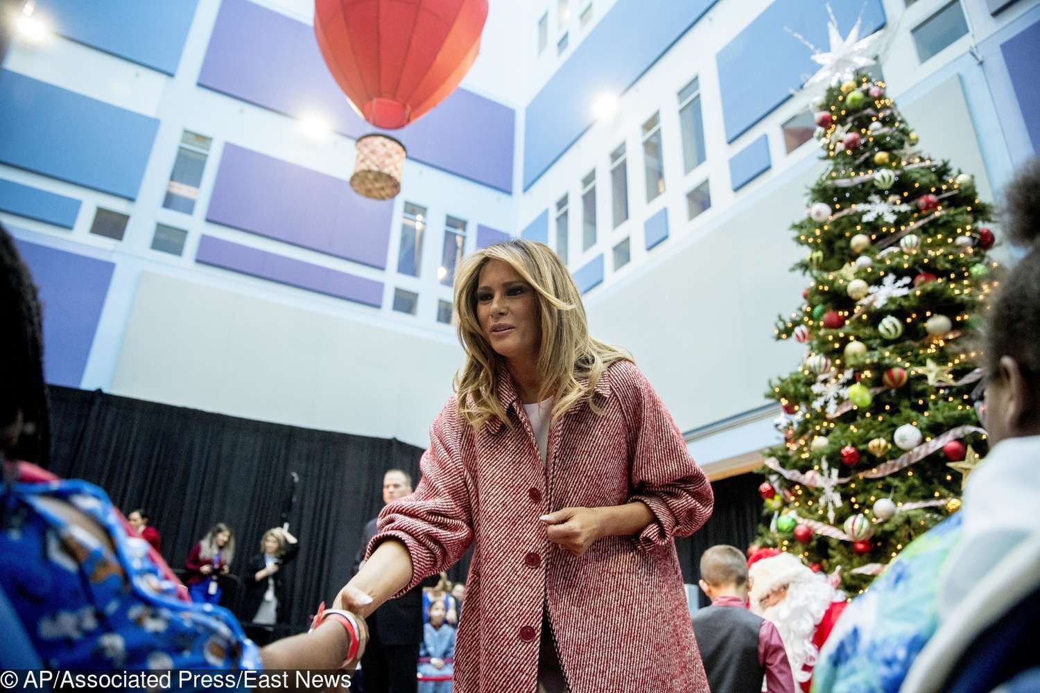 Melania Trump czyta bajki dzieciom z Centrum Zdrowia Dziecka