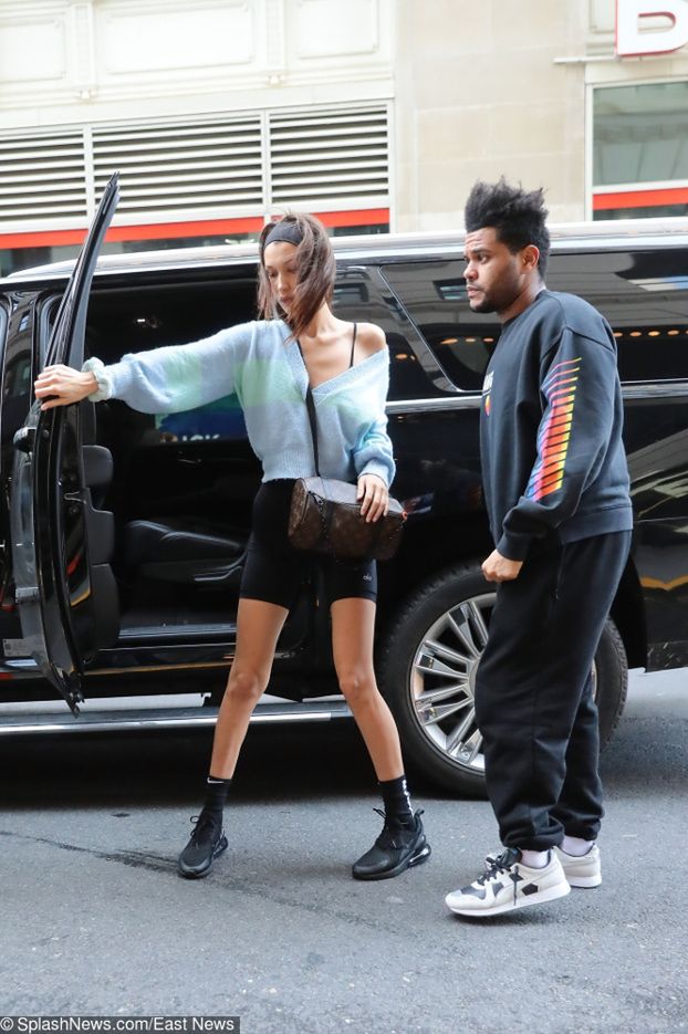 Naturalna Bella Hadid i The Weeknd w drodze do restauracji - Pudelek