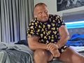 Pudzianowski pokazał, jak wygląda jego sypialnia. Nagranie wrzucił przed snem