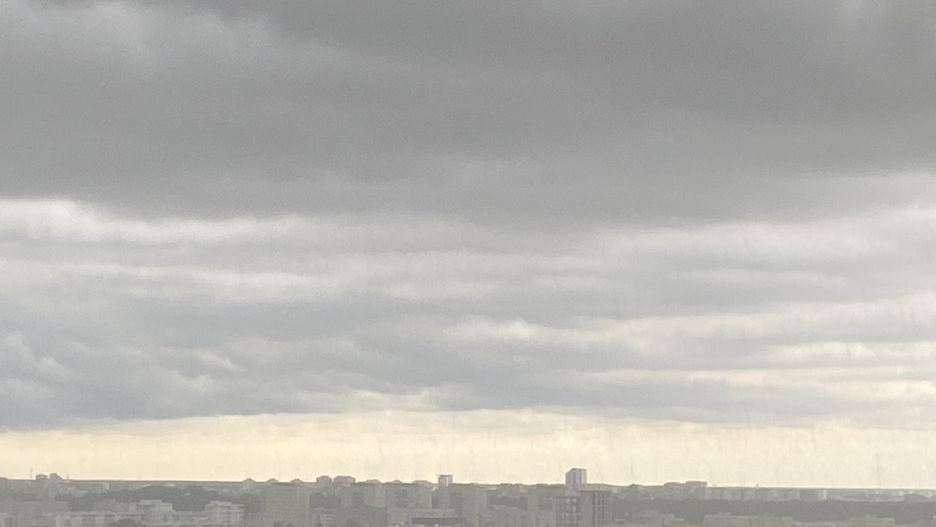 Warszawa. Walka o czystsze powietrze nad stolicą trwa. We Włochach wymienione zostaną w najbliższym czasie piece w komunalnych domach. Radni przeznaczyli na to 3 miliony złotych. Od 2024 roku obowiązywać będzie na Mazowszu całkowity zakaz palenia węglem