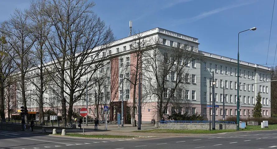 Dwie oferty w przetargu NFZ na kampanię o otyłości dzieci. Najtańsza za 1,9 mln zł