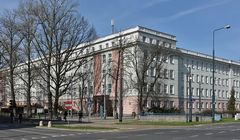 Dwie oferty w przetargu NFZ na kampanię o otyłości dzieci. Najtańsza za 1,9 mln zł