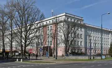 Dwie oferty w przetargu NFZ na kampanię o otyłości dzieci. Najtańsza za 1,9 mln zł