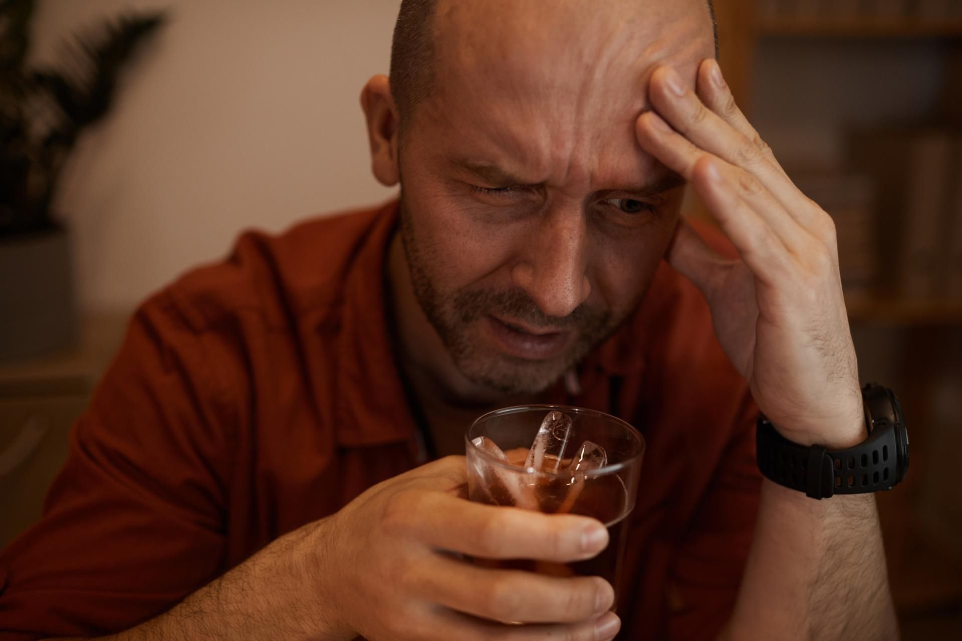 Wszywka alkoholowa to wciąż popularna metoda walki z nałogiem.