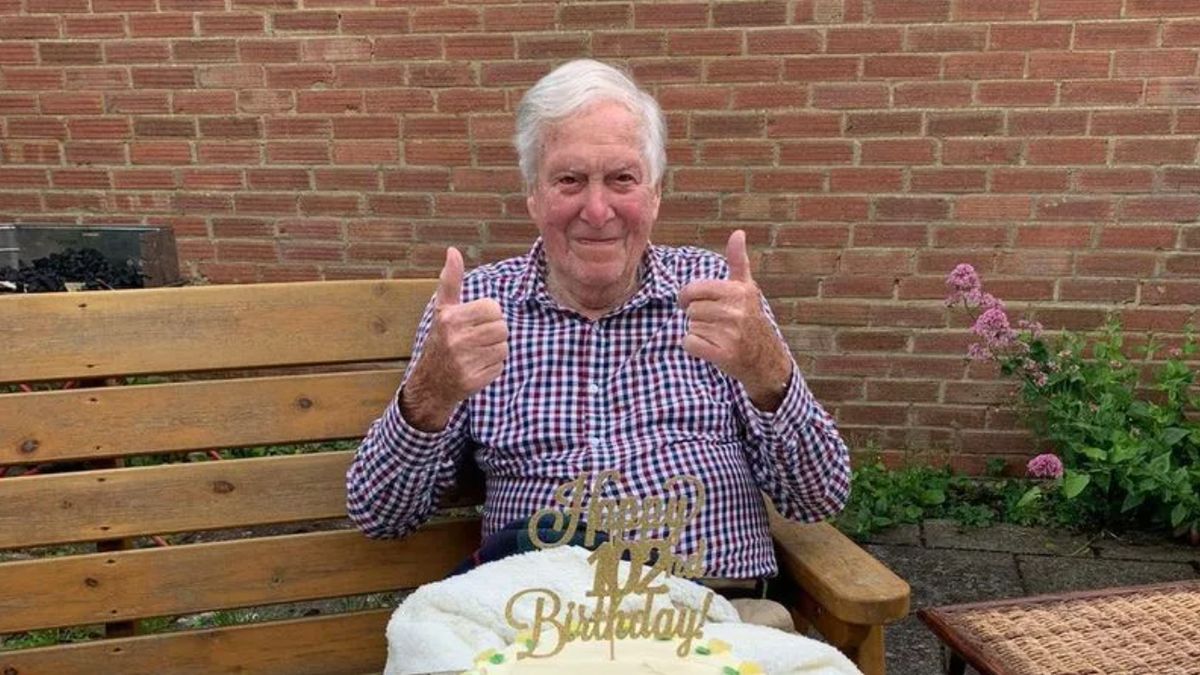 W lipcu 2025 r. świętował 106. urodziny