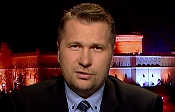 Poseł PiS w TVP Info o LGBT: nie są równi ludziom normalnym. Duda i Brudziński się odcinają, skarga do KRRiT