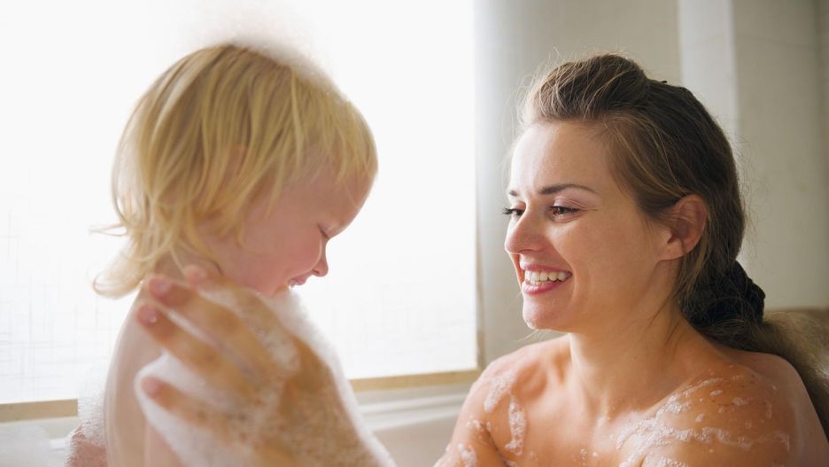 Kąpiel nago z dzieckiem może negatywnie wpłynąć na jego rozwój?