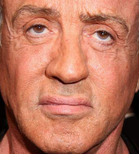 Hollywoodzki twardziel na premierze nowego filmu