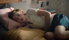 TVN i TVP miały uwagi do kampanii "Tak dla podpasek". Spot bez krwi menstruacyjnej