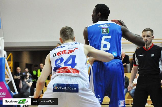 Michał Sokołowski wyłączył z gry Qyntela Woodsa