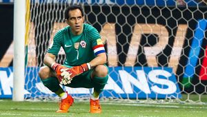 Claudio Bravo zrezygnował z gry w reprezentacji Chile. Chciał pracować z innym trenerem bramkarzy