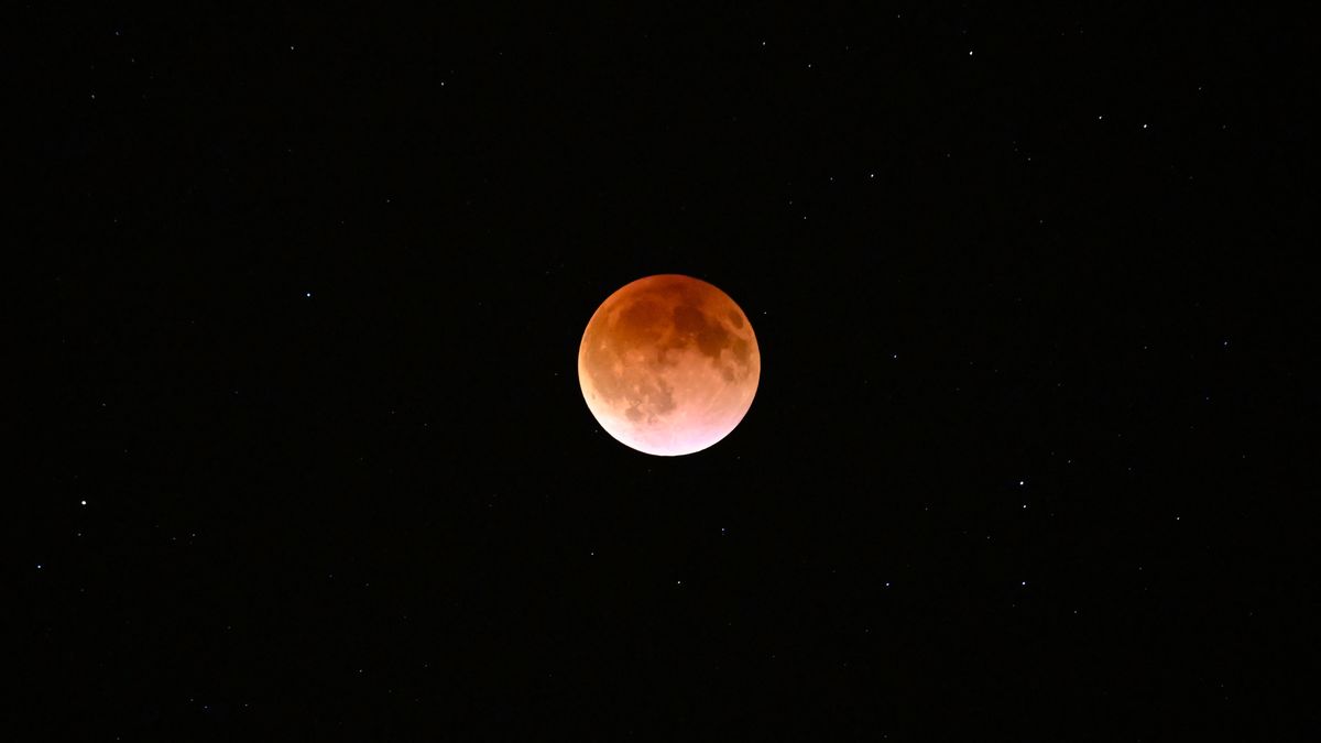 VAN, TURKIYE - SEPTEMBER 07: A red full moon, also known as a blood moon, is seen during a lunar eclipse in Van, Turkiye, on September 07, 2025. (Photo by Ozkan Bilgin/Anadolu via Getty Images)