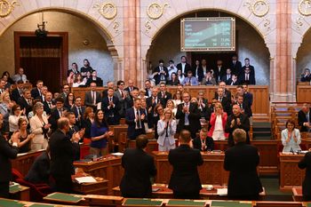 Przełom na Węgrzech. Parlament otworzył drogę do usunięcie prezydenta
