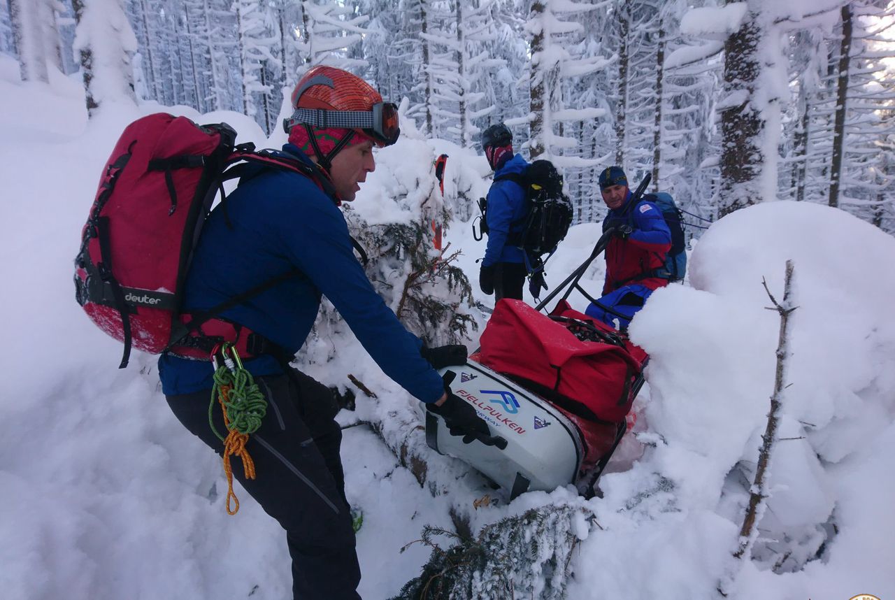 Śnieżnik. Tragedia w górach. Nie żyje ok. 30-letni mężczyzna