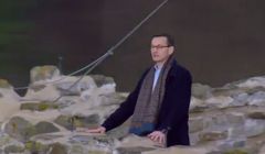 Mateusz Morawiecki w spocie Polskiej Fundacji Narodowej jako walczący o wolność (wideo)